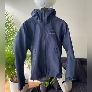 Arc'teryx Beta Jacket Small Like New Men's Dark Navy/Black Sapphire Waterproof